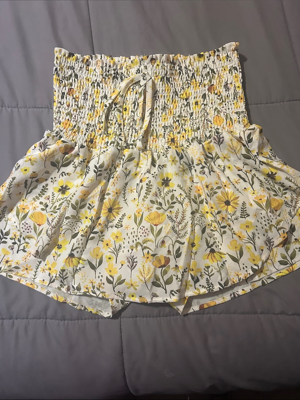 Floral Smocked Waist Yellow Mini Skort new without tags size medium